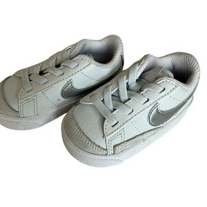 Nike Infant White Leather Sneakers with Silver and Baby Pink accents Size 4C